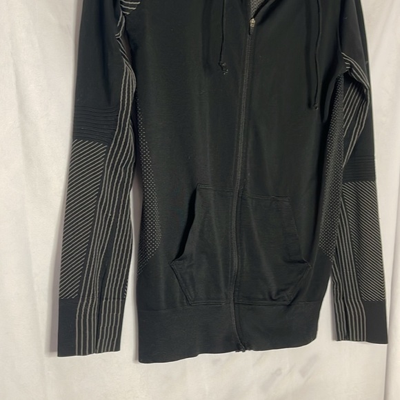 NIKE TRAINING LIGHTWEIGHT ACTIVEWEAR JACKET (S) - Picture 3 of 7